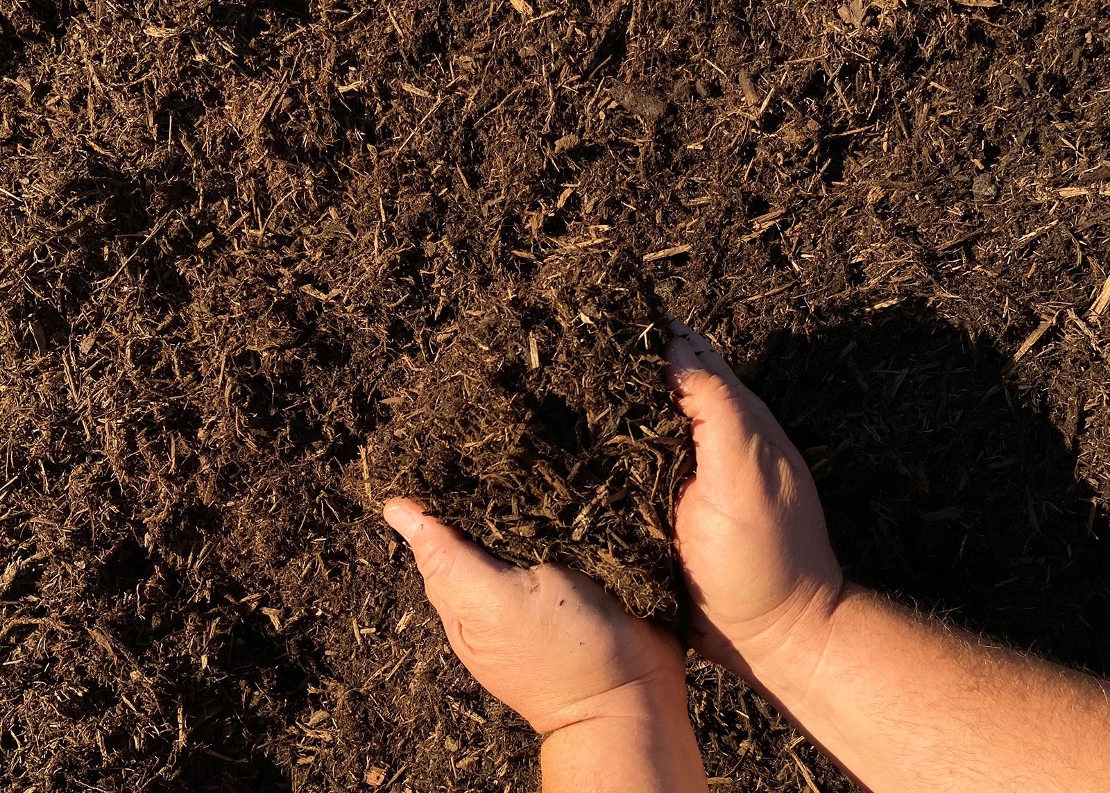 Image of Smith Brothers Mulch in a wheelbarrow